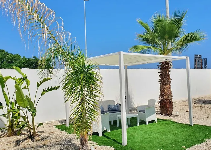 Villa Mediterranea Apartments - Seaview, Pool & Garden