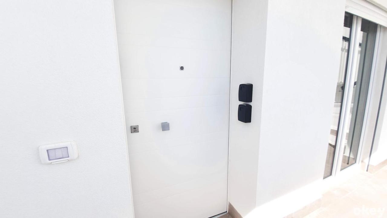 Mediterranea - Seaview, Pool & Garden Appartement Bari